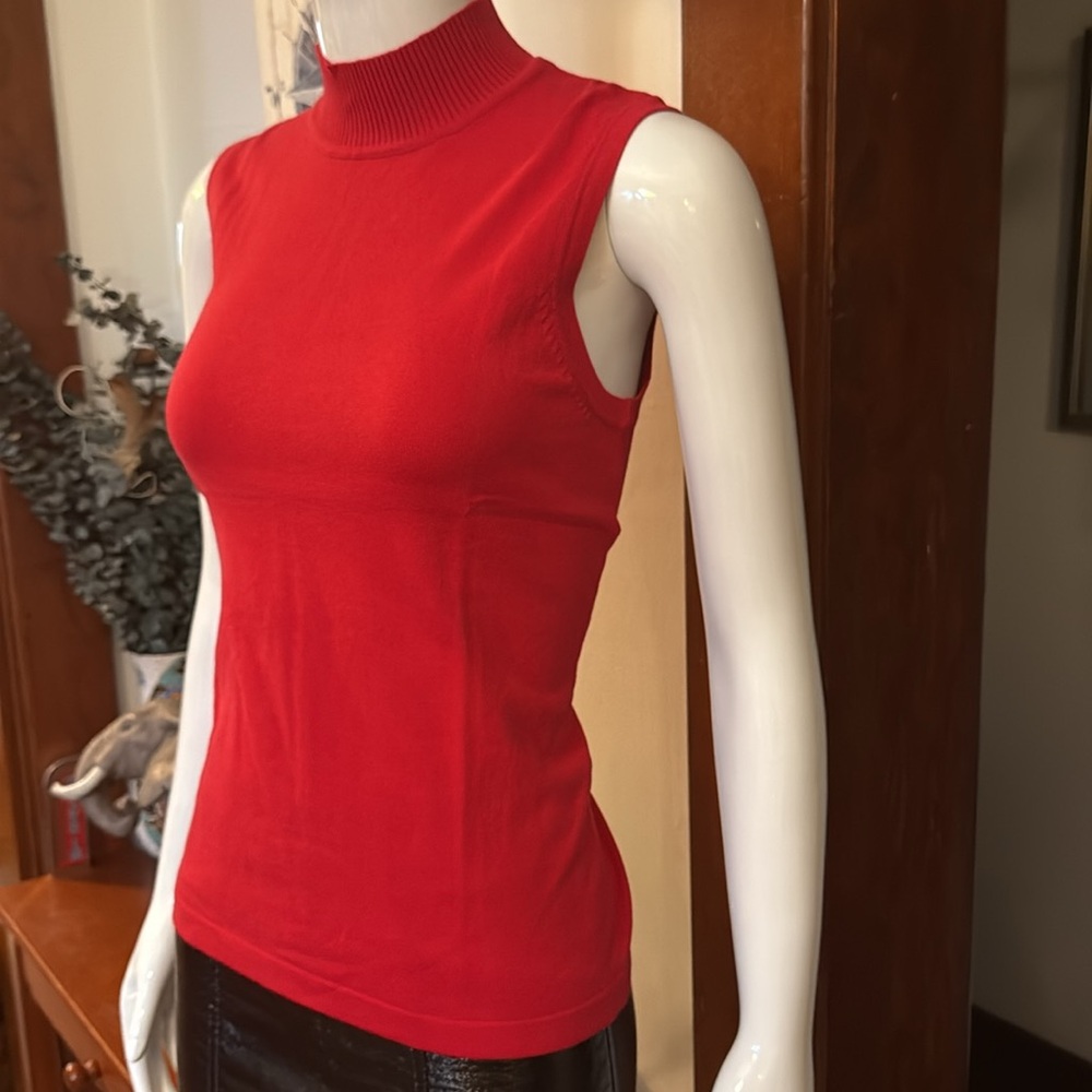 NWT northern reflections size small Red Sleeveless Top